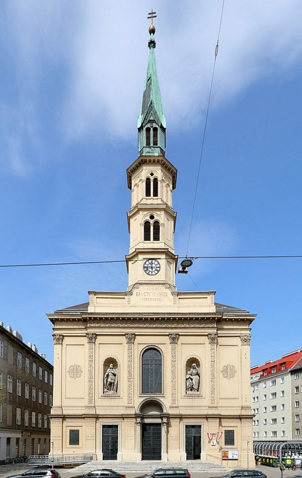 Nepomuk-Kirche Frontalansicht